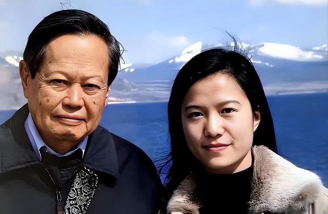 卷巨额遗产出逃英国，给杨振宁戴绿帽子，翁帆身上的谣言有多离谱